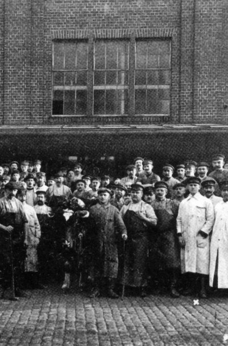 1916_Schlachthof_Genossenschaft_Produktion_in_Hamburg_crop.jpg